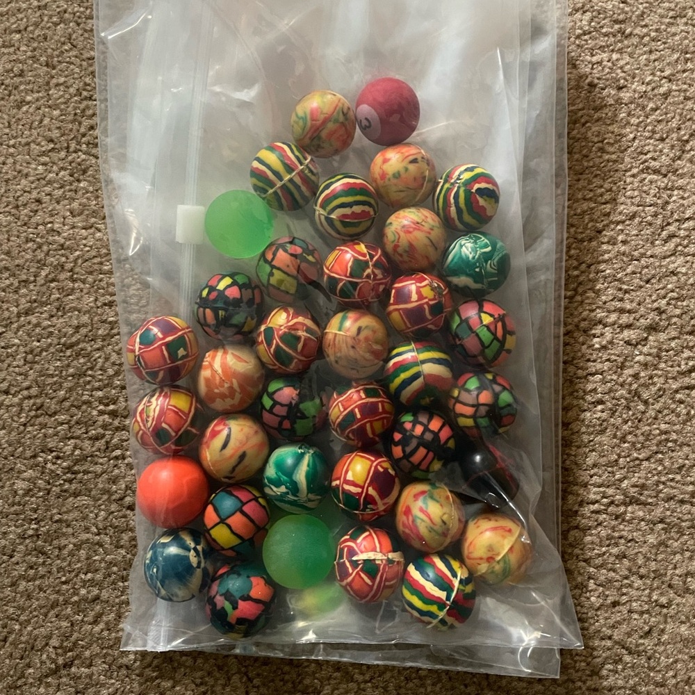 (NEW) Lot of 37 Vintage Hard Rubber Super Balls/Bouncy Balls Vending Machine